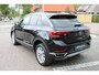 Volkswagen T-Roc 1.5 TSI 150pk DSG Style / Panoramadak / Navigatie via APP Connect / Afneembare trekhaak / Virtual Cockpit Pro / LM 17 inch Garantie tot 20-07-2027 max 100.000km