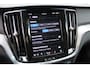 Volvo V60 2.0 T6 Plug-in hybrid AWD Plus Dark | Panoramadak | Trekhaak | H&K | BLIS | 360 Camera | Winterpack