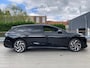 Volkswagen ID.7 Tourer Pro Business | Achterbank in ongelijke delen neerklapbaar incl. middenarmsteun en doorlaadmogelijkheid | Afstandscontrolesysteem (Front Assist), met voetgangers- en fietsersherkenning | Automatische afstandsregeling (Adaptive Cruise Control)