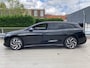 Volkswagen ID.7 Tourer Pro Business | Achterbank in ongelijke delen neerklapbaar incl. middenarmsteun en doorlaadmogelijkheid | Afstandscontrolesysteem (Front Assist), met voetgangers- en fietsersherkenning | Automatische afstandsregeling (Adaptive Cruise Control)