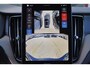 Volvo XC60 T8 Recharge AWD Ultra Dark - LONG RANGE - Panorama/schuifdak - IntelliSafe Assist & Surround - 360º Camera - Harman/Kardon audio - Adaptieve LED koplampen - Verwarmde voorstoelen, stuur & achterbank - Parkeersensoren voor & achter - Elektr. bedienb. voorstoelen met geheugen - Head up display - Draadloze tel. lader - Extra getint glas - 21' LMV