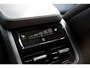 Volvo XC90 T8 Automaat AWD Ultra Dark | Verwarmbare voorstoelen | Massagefunctie voorstoelen | Verwarmbare achterbank | Verwarmbaar stuurwiel | Panoramisch Schuif-/kanteldak | Luchtvering | Semi- Elektrische Trekhaak | Bowers & Wilkins Audio | Zonneschermen Zijruiten Achter