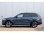 Volvo XC90 T8 Automaat AWD Ultra Dark | Verwarmbare voorstoelen | Massagefunctie voorstoelen | Verwarmbare achterbank | Verwarmbaar stuurwiel | Panoramisch Schuif-/kanteldak | Luchtvering | Semi- Elektrische Trekhaak | Bowers & Wilkins Audio | Zonneschermen Zijruiten Achter