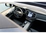 Volvo XC90 T8 Automaat AWD Ultra Dark | Verwarmbare voorstoelen | Massagefunctie voorstoelen | Verwarmbare achterbank | Verwarmbaar stuurwiel | Panoramisch Schuif-/kanteldak | Luchtvering | Semi- Elektrische Trekhaak | Bowers & Wilkins Audio | Zonneschermen Zijruiten Achter