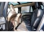 Volvo XC90 T8 Automaat AWD Ultra Dark | Verwarmbare voorstoelen | Massagefunctie voorstoelen | Verwarmbare achterbank | Verwarmbaar stuurwiel | Panoramisch Schuif-/kanteldak | Luchtvering | Semi- Elektrische Trekhaak | Bowers & Wilkins Audio | Zonneschermen Zijruiten Achter