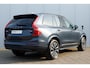 Volvo XC90 T8 Automaat AWD Ultra Dark | Verwarmbare voorstoelen | Massagefunctie voorstoelen | Verwarmbare achterbank | Verwarmbaar stuurwiel | Panoramisch Schuif-/kanteldak | Luchtvering | Semi- Elektrische Trekhaak | Bowers & Wilkins Audio | Zonneschermen Zijruiten Achter
