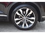 Volkswagen Touareg 3.0 TDI R-Line '19 Pano LED Leder Clima Navi Cruise