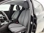 Peugeot 208 Allure Hybrid 110pk Automaat | Navigatie | Climate Control | Cruise Control | Parkeersensoren v+a | Armsteun | Digitaal instrumentenpaneel | Draadloze Apple Carplay / Android Auto | DAB+ radio | All seasonbanden | Led koplampen | Donker getint glas | 16" lichtmetalen velgen |