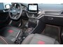 Ford Fiesta 1.0-125pk EcoBoost Mild-Hybrid ST-Line. In nieuwstaat verkerende Ford Fiesta met 125pk van 1e eig. ! Autm. airco, stoel-, stuur- en voorraamverw., LED verl., privacy glass, trekhaak, metallic lak, adaptieve cruise cntrl, navigatie by Apple/Android
