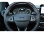 Ford Fiesta 1.0-125pk EcoBoost Mild-Hybrid ST-Line. In nieuwstaat verkerende Ford Fiesta met 125pk van 1e eig. ! Autm. airco, stoel-, stuur- en voorraamverw., LED verl., privacy glass, trekhaak, metallic lak, adaptieve cruise cntrl, navigatie by Apple/Android