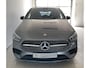 Mercedes-Benz B-klasse 180 Business Solution AMG | Panoramadak | Trekhaak | Carplay | 177 PK