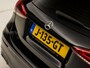 Mercedes-Benz A-klasse 220 AMG Sport 191Pk Automaat (SCHUIFDAK, SFEERVERLICHTING, APPLE CARPLAY, GROOT NAVI, LEDER/ALCANTARA, STOELVERWARMING, WIDESCREEN, CAMERA, NIEUWSTAAT)