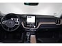 Volvo XC60 T8 Recharge AWD Ultra Dark - LONG RANGE - Panorama/schuifdak - IntelliSafe Assist & Surround - 360º Camera - Harman/Kardon audio - Adaptieve LED koplampen - Verwarmde voorstoelen, stuur & achterbank - Parkeersensoren voor & achter - Elektr. bedienb. voorstoelen met geheugen - Head up display - Draadloze tel. lader - Extra getint glas - 21' LMV