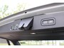 Volvo V60 T6 Plug-in hybrid AWD Plus Dark | Panoramadak | Trekhaak semi elektrisch inklapbaar | Premium audio by Harman Kardon | Verwarmbare voorstoelen, stuurwiel en voorruit | Adaptieve cruise control | DAB | Keyless | Park Assist voor en Achter | Rondomzicht Camera