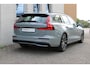 Volvo V60 T6 Plug-in hybrid AWD Plus Dark | Panoramadak | Premium Audio | DAB | Keyless Entry | Park Assist voor en Achter | Rondomzicht  Camera | Trekhaak, semi elektrisch inklapbaar | Verwarmbare Voorstoelen | Verwarmbare Voorruit.