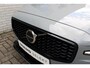 Volvo V60 T6 Plug-in hybrid AWD Plus Dark | Panoramadak | Trekhaak semi elektrisch inklapbaar | Premium audio by Harman Kardon | Verwarmbare voorstoelen, stuurwiel en voorruit | Adaptieve cruise control | DAB | Keyless | Park Assist voor en Achter | Rondomzicht Camera