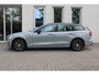 Volvo V60 T6 Plug-in hybrid AWD Plus Dark | Panoramadak | Trekhaak semi elektrisch inklapbaar | Premium audio by Harman Kardon | Verwarmbare voorstoelen, stuurwiel en voorruit | Adaptieve cruise control | DAB | Keyless | Park Assist voor en Achter | Rondomzicht  Camera