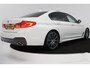 BMW 5-Serie 520i High Executive (PANORAMADAK, H&K, CAMERA, TREKHAAK, STOEL/STUUR VERWARMING, ELEKTR STOELEN, HEAD-UP, NL-AUTO)