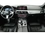 BMW 5-Serie 520i High Executive (PANORAMADAK, H&K, CAMERA, TREKHAAK, STOEL/STUUR VERWARMING, ELEKTR STOELEN, HEAD-UP, NL-AUTO)