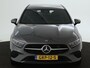 Mercedes-Benz A-klasse 250 e Star Edition | Trekhaak | Dodehoekassistent | Parkeerpakket met Camera | Stoelverwarming | High-performance led-koplampen | Extra USB-poorten | Spiegelpakket | Zitcomfortpakket |