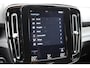 Volvo XC40 T2 129PK Automaat R-Design / Navigatie / Parkeersensoren / Adaptieve Cruise control / R-Design leder-Nubuck bekl. / Dodehoeksensor / Extra getint glas / All season banden