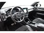 Volvo XC40 T2 129PK Automaat R-Design / Navigatie / Parkeersensoren / Adaptieve Cruise control / R-Design leder-Nubuck bekl. / Dodehoeksensor / Extra getint glas / All season banden