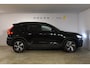 Volvo XC40 T2 129PK Automaat R-Design / Navigatie / Parkeersensoren / Adaptieve Cruise control / R-Design leder-Nubuck bekl. / Dodehoeksensor / Extra getint glas / All season banden