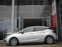 Opel Astra 1.2 Elegance | Stoel en stuurverwarming | Navigatie | Parkeersensoren voor en achter | Trekhaak | Led | Achteruitrijcamera | Lichtmetalen velgen | Keyless entry en start
