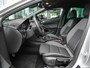 Opel Astra 1.2 Elegance | Stoel en stuurverwarming | Navigatie | Parkeersensoren voor en achter | Trekhaak | Led | Achteruitrijcamera | Lichtmetalen velgen | Keyless entry en start
