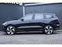 Volvo EX90 Twin Motor Performance Ultra 7p. 111 kWh | Luchtvering | Adaptieve Cruise Control met Pilot Assist | Premium audio by Bowers & Wilkins | Elektrische voorstoelen + stuurwiel met geheugenfunctie | Verwarmbare voorstoelen + stuurwiel + achterbank | Panoramisch dak | 360 Parkeercamera | Alarmklasse III | 4-Zone Climate Control | 22'' Lichtmetalen wielen |