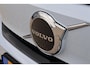 Volvo XC40 Single Motor Extended Range Plus 82 kWh | Adaptive cruise control | Blis| Stoelverwarming | Verwarmd stuurwiel | Warmtepomp | Trekhaak | Google services | Trekhaak | parkeersensoren voor + achter | Parkeercamera | Elektr. bedienbare achterklep met voetsensor | 19" lichtmetalen velgen |