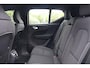 Volvo XC40 Single Motor Extended Range Plus 82 kWh | Adaptive cruise control | Blis| Stoelverwarming | Verwarmd stuurwiel | Warmtepomp | Trekhaak | Google services | Trekhaak | parkeersensoren voor + achter | Parkeercamera | Elektr. bedienbare achterklep met voetsensor | 19" lichtmetalen velgen |