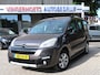 Citroën Berlingo 1.2 Benzine 110pk Black edition **Dakrails * Navigatie * Climate & Cruise Control * Parkeerhulp ** Vingerhoets; Vierde Generatie Eersteklas Service !
