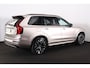 Volvo XC90 T8 Recharge AWD Plus Dark - LONG RANGE - Panorama/schuifdak - IntelliSafe Assist & Surround - 360º Camera - Harman/Kardon audio - Verwarmde voorstoelen, stuur & achterbank - Parkeersensoren voor & achter - Elektr. bedienb. voorstoelen met geheugen - Draadloze tel. lader - Extra getint glas - Elektr. inklapbare trekhaak - 21' LMV