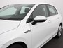 Volkswagen Golf 1.5 TSI 150pk Style Volkswagen Golf 1.5 eTSI 150pk Style | Navigatie | Climate Control | DAB | Digitale Cockpit | Keyless Start | Lichtmetalen velgen 17" | Parkeer Sensoren | Stoelverwarming