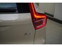 Volvo XC40 B4 Plus Dark Mild Hybrid 197pk | 2000 kg trekgewicht |Harman&Kardon Premium Audio | Elek.Verstelbare Voorstoelen| Memory Seats | Trekhaak | Google Maps | Verwarmbare Voorruit | Parkeer Camera Achter | Stoel & Stuurverwarming |