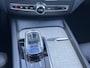 Volvo XC60 2.0 T6 Plug-in hybrid 340 pk AWD Inscription Exclusive Navi Trekhaak Panoramadak Blis 20 Inch Velgen Harman Kardon Pilot Assist ACC Head -UP DAB Carplay Getint Glas NL Auto Plug-in Hybride 1e Eigenaar BTW