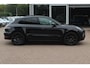 Porsche Macan 2.0 / Panoramadak / Camera / Luchtvering / 21'' / Sportchrono + Design / Bose / Dodehoek / Apple CarPlay / Stoel+Stuurverwarming / Luxe Leder / Stoelverwarming / ACC