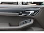 Porsche Macan 2.0 / Panoramadak / Camera / Luchtvering / 21'' / Sportchrono + Design / Bose / Dodehoek / Apple CarPlay / Stoel+Stuurverwarming / Luxe Leder / Stoelverwarming / ACC