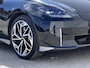 Hyundai Ioniq 6 Lounge 77.4 kWh Automaat / Origineel NL Auto / tot 03-2029 Fabrieksgarantie / 8 jaar Batterijgarantie / WLTP bereik 545 km / Stoelventilatie / Stuur-, stoel- & achterbankverwarming / Cam 360° / Navi / HUD / 20" LM wielen /