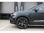 Volvo XC40 B4 Automaat Plus Black Edition | Panoramadak met schuif-/kantelfunctie | Elektrisch verstelbare en verwarmbare voorstoelen | Stuurverwarming | Premium audio by Harman Kardon |  360° Parkeercamera |  Microtech/Nubuck Bekleding | 20 inch lichtmetalen Velgen | Keyless | Elektrische Achterklep | Volvo UX Infotainment | Adaptieve Cruise Control