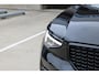 Volvo XC40 B4 Automaat Plus Black Edition | Panoramadak met schuif-/kantelfunctie | Elektrisch verstelbare en verwarmbare voorstoelen | Stuurverwarming | Premium audio by Harman Kardon |  360° Parkeercamera |  Microtech/Nubuck Bekleding | 20 inch lichtmetalen Velgen | Keyless | Elektrische Achterklep | Volvo UX Infotainment | Adaptieve Cruise Control