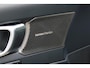 Volvo XC40 B4 Automaat Plus Black Edition | Panoramadak met schuif-/kantelfunctie | Elektrisch verstelbare en verwarmbare voorstoelen | Stuurverwarming | Premium audio by Harman Kardon |  360° Parkeercamera |  Microtech/Nubuck Bekleding | 20 inch lichtmetalen Velgen | Keyless | Elektrische Achterklep | Volvo UX Infotainment | Adaptieve Cruise Control
