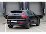 Volvo XC40 B4 Automaat Plus Black Edition | Panoramadak met schuif-/kantelfunctie | Elektrisch verstelbare en verwarmbare voorstoelen | Stuurverwarming | Premium audio by Harman Kardon |  360° Parkeercamera |  Microtech/Nubuck Bekleding | 20 inch lichtmetalen Velgen | Keyless | Elektrische Achterklep | Volvo UX Infotainment | Adaptieve Cruise Control