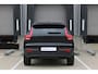 Volvo XC40 B4 Automaat Plus Black Edition | Panoramadak met schuif-/kantelfunctie | Elektrisch verstelbare en verwarmbare voorstoelen | Stuurverwarming | Premium audio by Harman Kardon |  360° Parkeercamera |  Microtech/Nubuck Bekleding | 20 inch lichtmetalen Velgen | Keyless | Elektrische Achterklep | Volvo UX Infotainment | Adaptieve Cruise Control