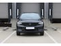 Volvo XC40 B4 Automaat Plus Black Edition | Panoramadak met schuif-/kantelfunctie | Elektrisch verstelbare en verwarmbare voorstoelen | Stuurverwarming | Premium audio by Harman Kardon |  360° Parkeercamera |  Microtech/Nubuck Bekleding | 20 inch lichtmetalen Velgen | Keyless | Elektrische Achterklep | Volvo UX Infotainment | Adaptieve Cruise Control