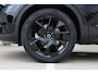 Volvo XC40 B4 Automaat Plus Black Edition | Panoramadak met schuif-/kantelfunctie | Elektrisch verstelbare en verwarmbare voorstoelen | Stuurverwarming | Premium audio by Harman Kardon |  360° Parkeercamera |  Microtech/Nubuck Bekleding | 20 inch lichtmetalen Velgen | Keyless | Elektrische Achterklep | Volvo UX Infotainment | Adaptieve Cruise Control