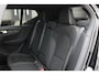 Volvo XC40 B4 Automaat Plus Black Edition | Panoramadak met schuif-/kantelfunctie | Elektrisch verstelbare en verwarmbare voorstoelen | Stuurverwarming | Premium audio by Harman Kardon |  360° Parkeercamera |  Microtech/Nubuck Bekleding | 20 inch lichtmetalen Velgen | Keyless | Elektrische Achterklep | Volvo UX Infotainment | Adaptieve Cruise Control