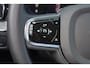 Volvo XC60 T6 Recharge AWD Plus Dark - Panorama/schuifdak - IntelliSafe Assist & Surround - 360º Camera - Verwarmde voorstoelen, stuur & achterbank - Parkeersensoren voor & achter - Elektr. bedienb. voorstoelen met geheugen - Draadloze tel. lader - Elektr. inklapbare trekhaak - 19' LMV