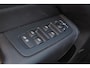 Volvo XC60 T6 Recharge AWD Plus Dark - Panorama/schuifdak - IntelliSafe Assist & Surround - 360º Camera - Verwarmde voorstoelen, stuur & achterbank - Parkeersensoren voor & achter - Elektr. bedienb. voorstoelen met geheugen - Draadloze tel. lader - Elektr. inklapbare trekhaak - 19' LMV